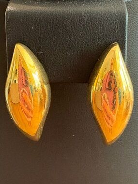Vintage gold toned puff swirl abstract design earrings